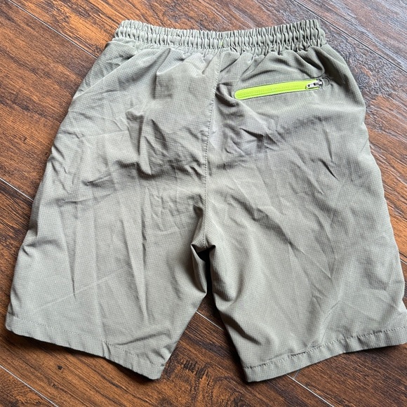 Eddie Bauer Kids Hybrid Green Shorts Size: S 7/8 (J22) - Picture 5 of 5